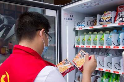 自动售货机的食品安全吗?市民们挑选了常买的食品进行现场抽检